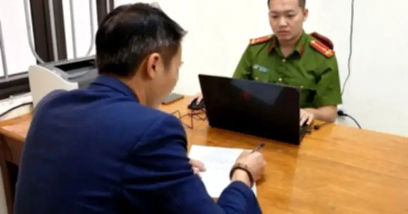 Tài xế Hà Tĩnh say xỉn chặn xe, dùng gậy đánh người đi xe máy trước mặt con nạn nhân