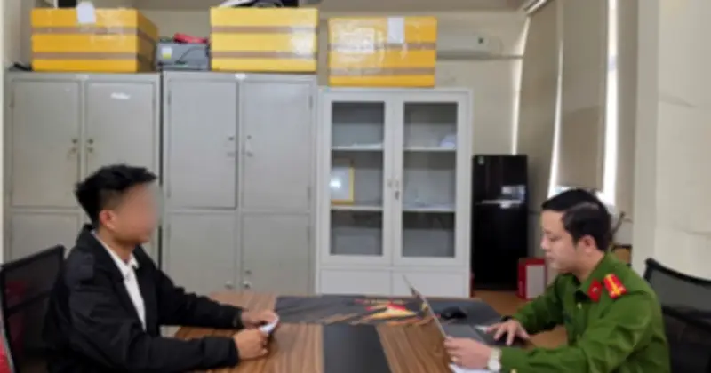 Tài Xế 'Khóa Đuôi' Xe Ô Tô, Thách Thức 'Đỗ Đến Mai' Bị Phạt 5 Triệu Đồng