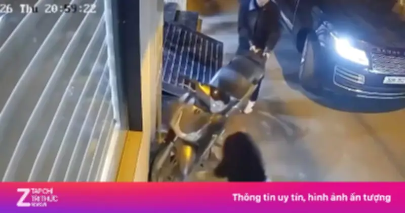 Tài xế Range Rover gây náo loạn khi đâm thủng bánh xe máy trong ngõ ở Hà Nội