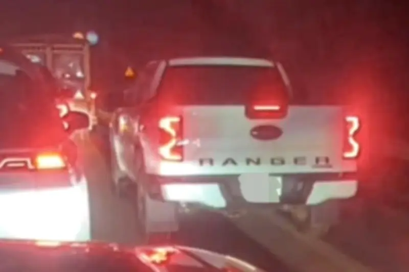 Tài xế ô tô bị phạt 5 triệu đồng vì đi vào làn khẩn cấp trên cao tốc