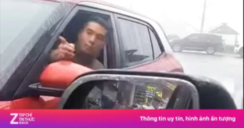 Tài xế ôtô đi ngược chiều ở Lào Cai thách thức 'đỗ đến mai', gây bức xúc cộng đồng