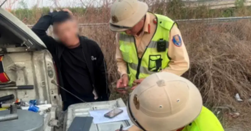 Tài xế xe ben bị xử phạt vì lỗi nhiều người hay mắc phải trên cao tốc