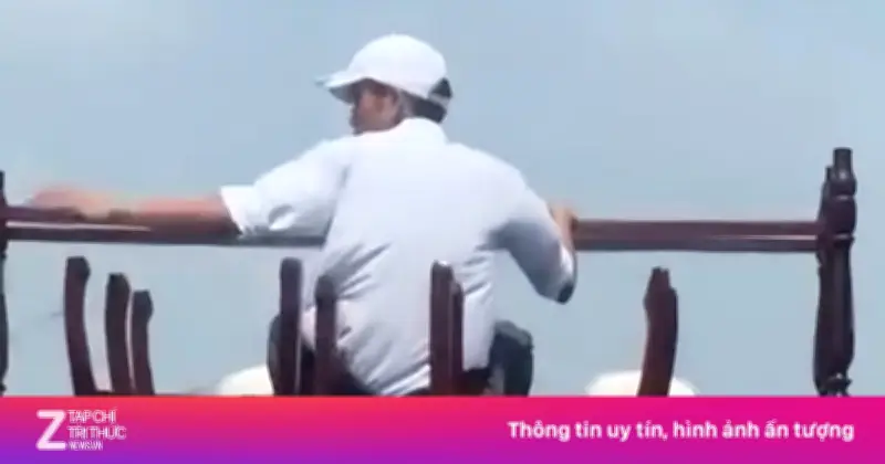 Tài xế xe biển xanh ở Huế bị phạt 15 triệu đồng vì chở người ngồi chênh vênh trên thùng