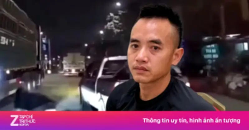 Tài Xế Xe Bán Tải Bị Bắt Khẩn Cấp Sau Khi Tạt Đầu Làm Xe Máy Ngã Ở Hà Nội