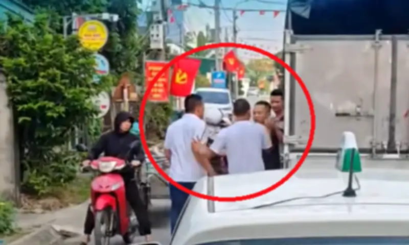 Tài xế đỗ xe giữa đường Hải Phòng gây náo loạn, đánh người nhập viện