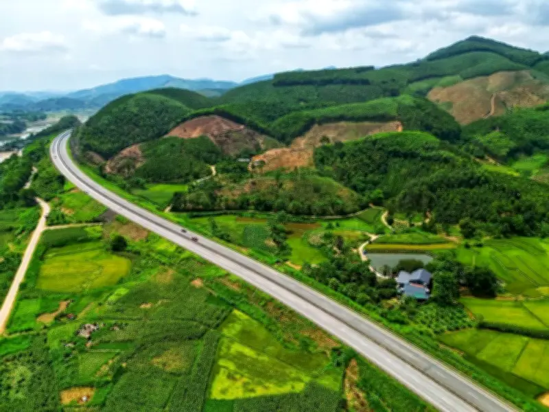 Tài xế xe tải bị phạt 23 triệu đồng vì chạy chậm và che biển số trên cao tốc