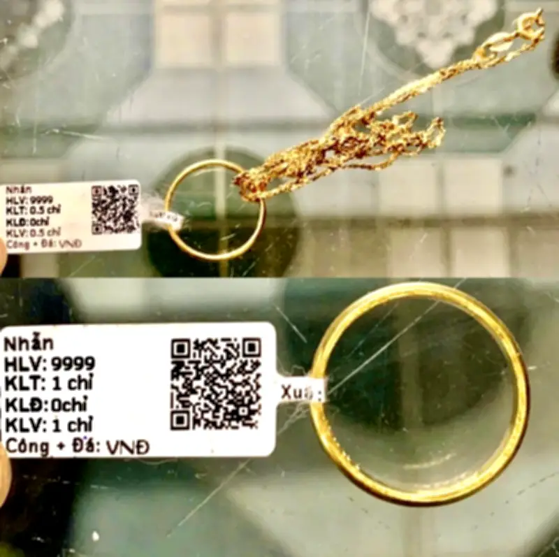 Túi Xách Màu Nâu Xuất Hiện Trước Cửa Nhà, Người Phụ Nữ Phú Thọ Lập Tức Báo Công An