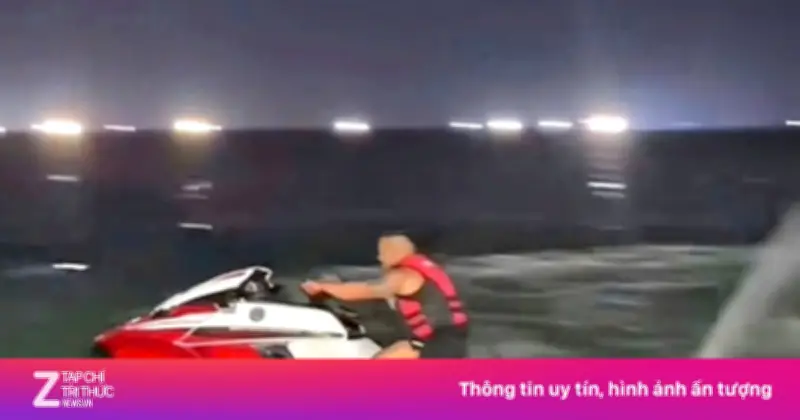TikToker liều lĩnh lái mô tô nước ở khu vực cấm tại Nha Trang
