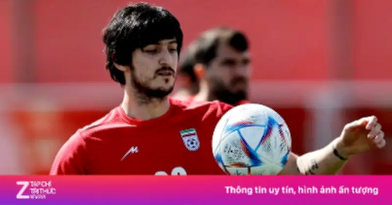 Tiền đạo Iran Sardar Azmoun bị loại khỏi đội tuyển vì chụp ảnh với lãnh đạo UAE