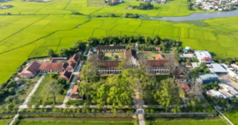 Tiểu Chủng Viện Làng Sông: Di Sản Gothic Giữa Đồng Lúa Và Hành Trình Chữ Quốc Ngữ