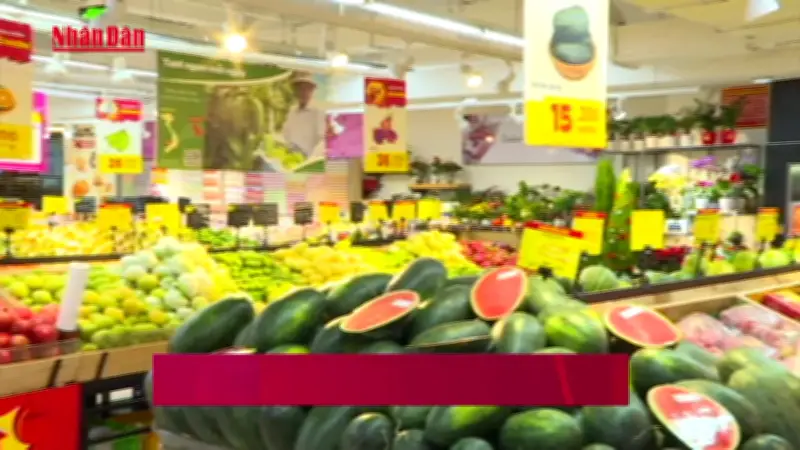 Tiêu Dùng Nội Địa Tăng Mạnh Nhờ Du Lịch Và Thương Mại Điện Tử