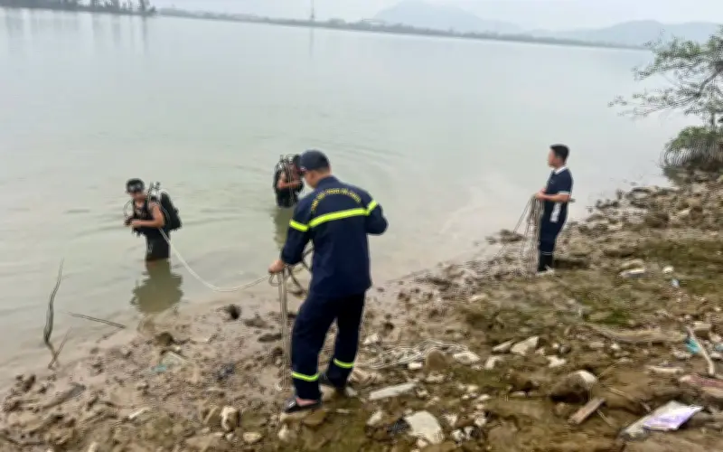 Tìm thấy thi thể nam sinh dưới nước sông Lâm sau hơn một ngày tìm kiếm