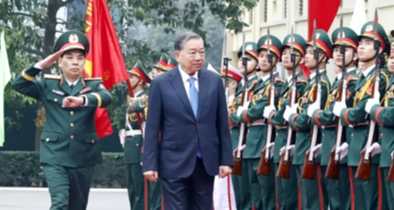 Tổng Bí thư nhấn mạnh đào tạo cán bộ về công nghệ lượng tử và năng lượng nguyên tử