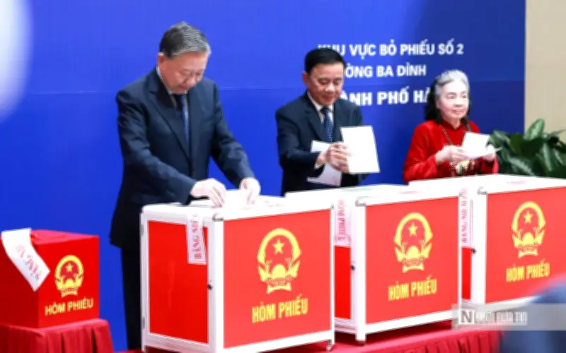 Tổng Bí thư Tô Lâm thực hiện quyền bầu cử trong ngày hội lớn của toàn dân