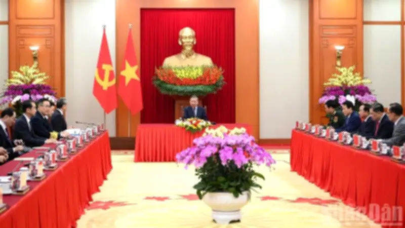 Tổng Bí thư Tô Lâm tiếp đoàn Bộ trưởng Trung Quốc, nhấn mạnh hợp tác chiến lược Việt-Trung