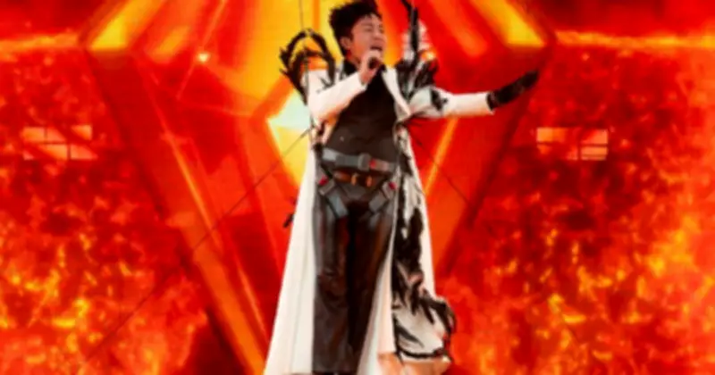 Tùng Dương gây bão sân khấu Her Concert với màn đu dây và loạt hit viral