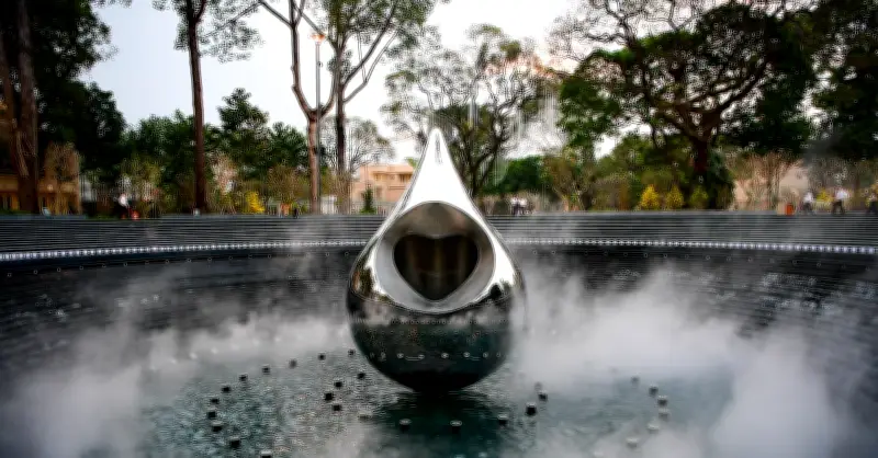 Tượng đài 'Giọt nước mắt' đầu tiên tại TPHCM: Biểu tượng tưởng niệm và sự sẻ chia sau đại dịch