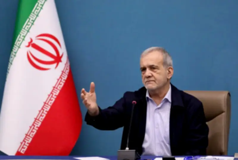 Tổng thống Iran xin lỗi các nước láng giềng, hứa không tấn công