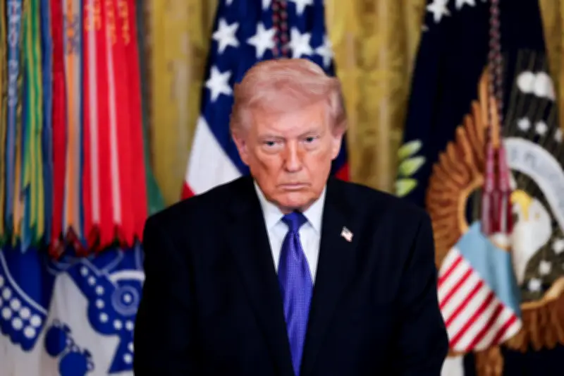 Tổng thống Mỹ cảnh báo chiến dịch tấn công kéo dài, sóng lớn sắp đến Iran