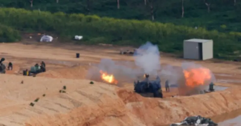 Tổng thống Trump cảnh báo phá hủy cơ sở Iran nếu không mở eo biển Hormuz