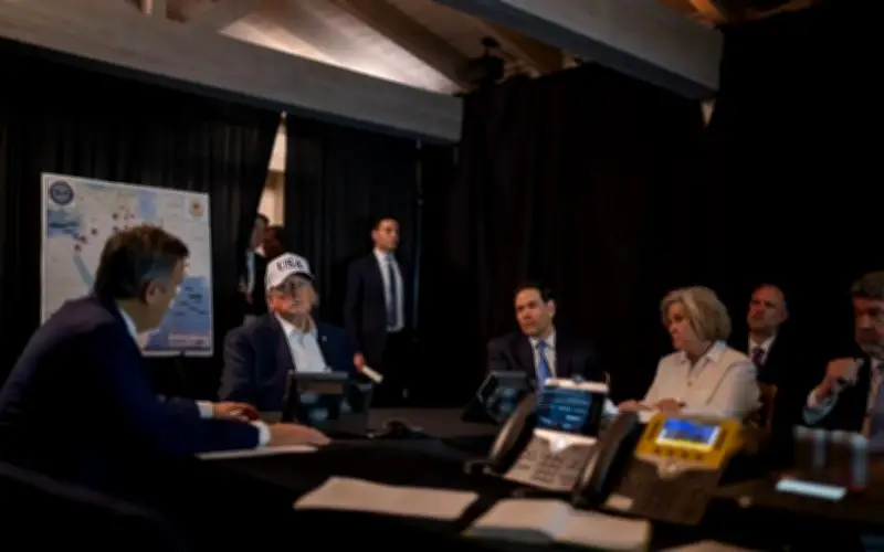 Tổng thống Trump theo dõi không kích Iran từ Mar-a-Lago, Nhà Trắng công bố ảnh