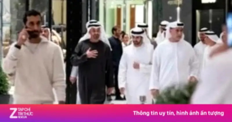 Tổng thống UAE thư giãn uống cà phê tại trung tâm thương mại Dubai