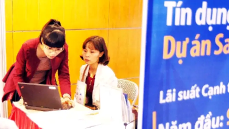 Tăng trưởng tín dụng 2025 vượt mục tiêu, nhưng 2026 dự báo chậm lại do hạn chế vốn và lãi suất cao