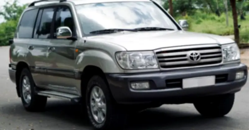 Toyota Land Cruiser LC 100 Đời 2005: 'Huyền Thoại Off-Road' Vẫn Được Săn Đón Sau 20 Năm
