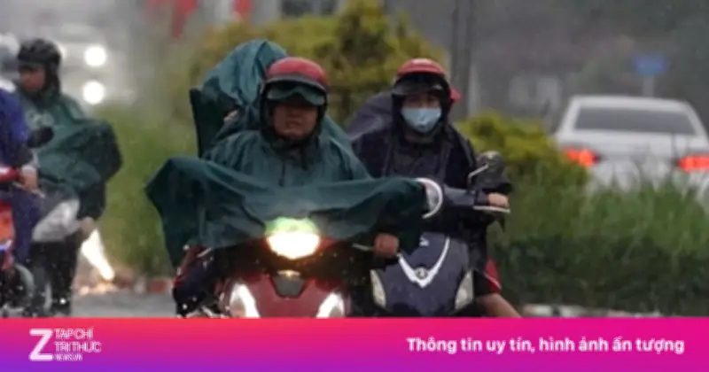 TP.HCM bất ngờ đón mưa dông trái mùa, giảm nhiệt sau nhiều ngày nắng nóng gay gắt