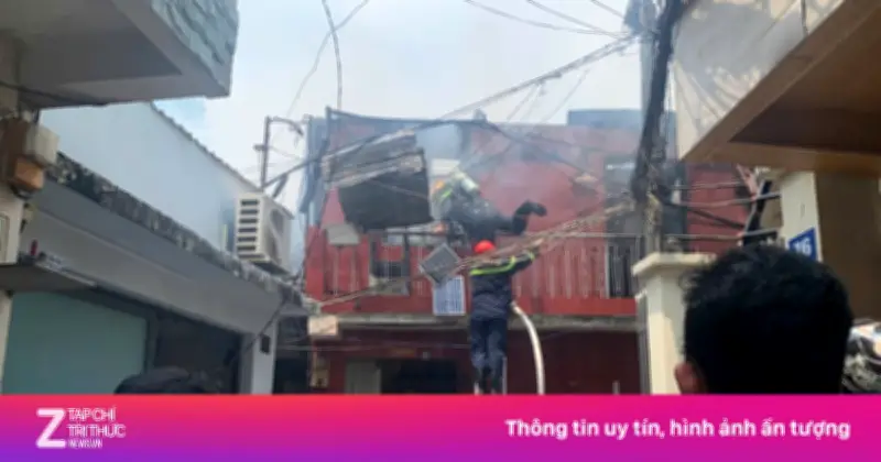 TP.HCM: Cháy lan nhanh trong hẻm đông dân cư, may mắn không có thương vong