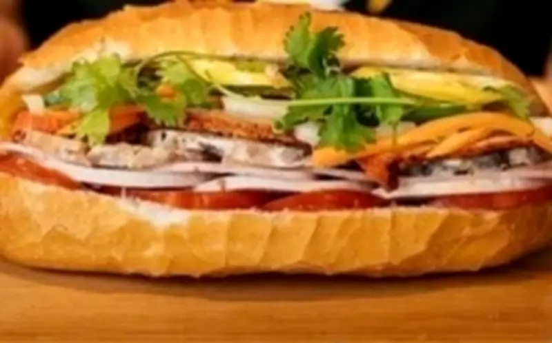 TP.HCM: Hàng chục ca ngộ độc thực phẩm sau khi ăn bánh mì tại tiệm A.C