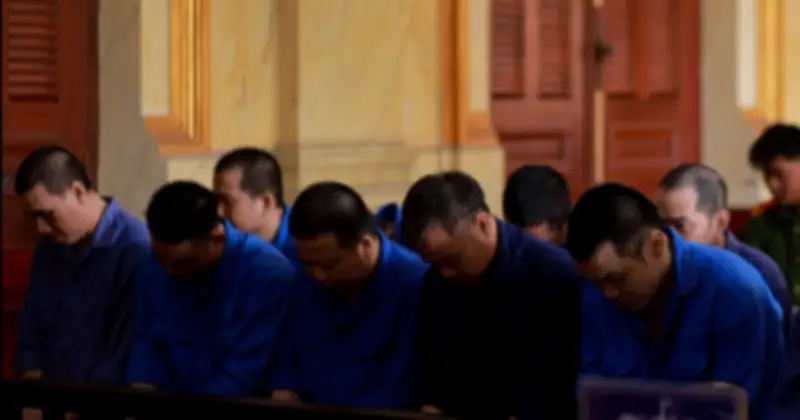 TP.HCM: Hoãn xét xử 12 bị cáo đội bảo vệ Khu công nghệ cao nhận tiền 'chung chi'