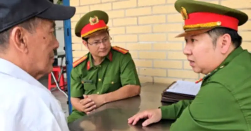 TP.HCM Kiên Quyết Xử Lý Lấn Chiếm Vỉa Hè Đường Nguyễn Đình Chiểu