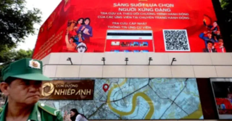 TP.HCM rực rỡ sắc cờ, băng rôn hướng về ngày bầu cử Quốc hội khóa XVI