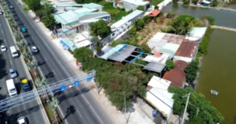 TP.HCM: Đất công hàng ngàn mét vuông bị mua bán giấy tay, biến thành quán cà phê và gara