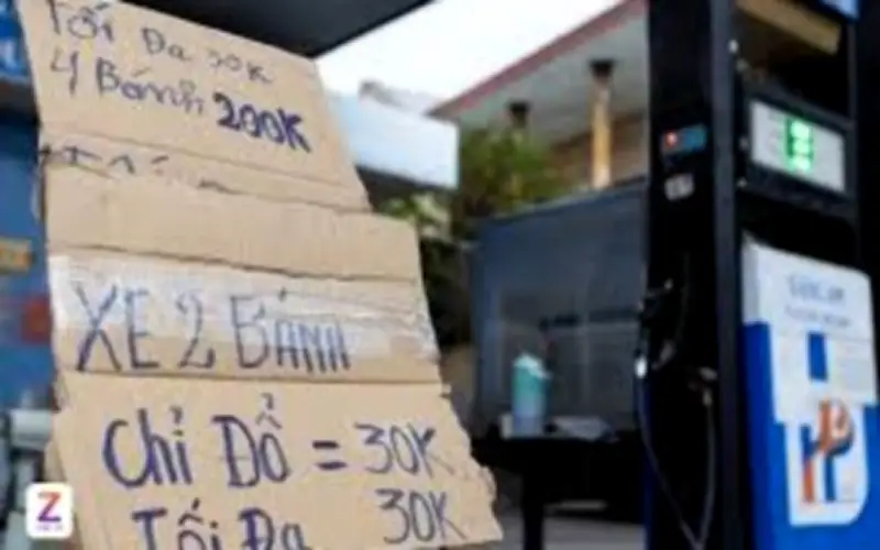 TP.Huế xử lý cây xăng dầu bán giới hạn 300.000 đồng/lượt, cảnh báo găm hàng