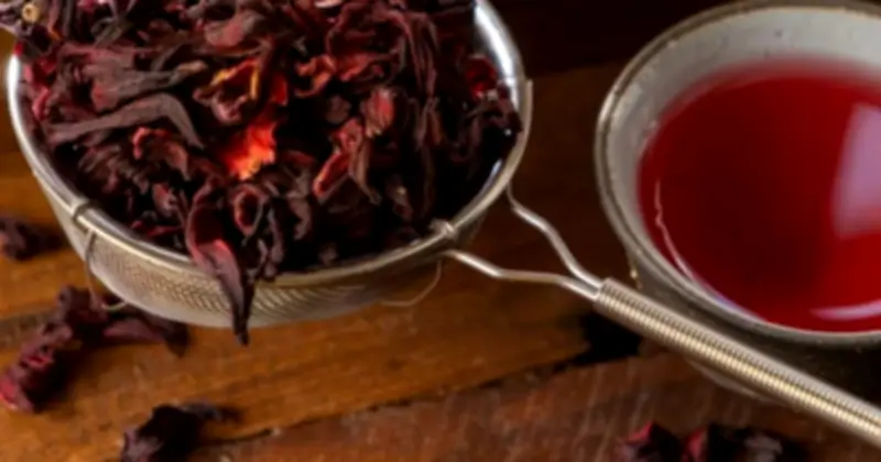 Trà Hoa Dâm Bụt: 'Siêu Đồ Uống' Tốt Cho Tim Mạch Và Gan Thận Tại Việt Nam