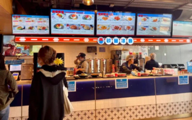 Tranh cãi giá tô phở 346.000 đồng ở sân bay: 'Chặt chém' hay 'bình thường'?