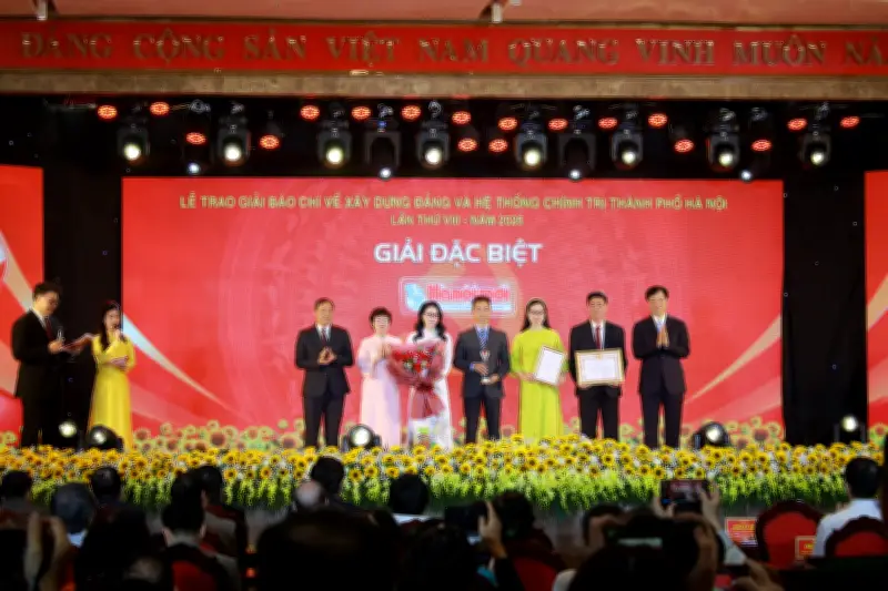 Trao giải báo chí về xây dựng Đảng và hệ thống chính trị tại Hà Nội