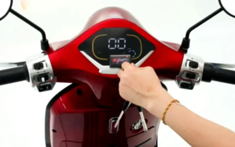 Trải Nghiệm Xe Máy Điện 19 Triệu Đồng: Thiết Kế Cổ Điển, Động Cơ 1600W, Chạy 95km/Lần Sạc