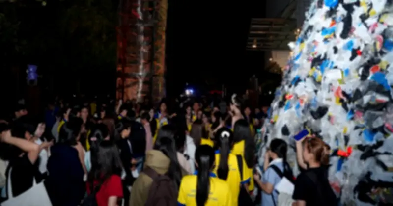 Triển Lãm 'Hoa Và Rác' 2026: Nghệ Thuật Tái Chế Lan Tỏa Thông Điệp Xanh Tại TP.HCM