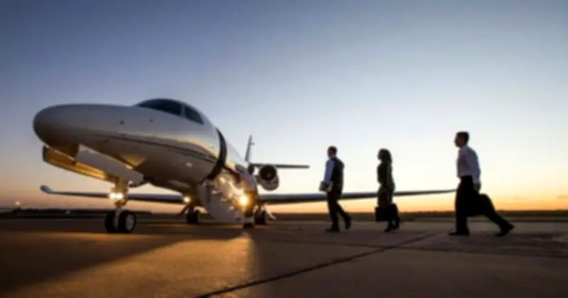 Triệu phú Anh gây tranh cãi khi thuê chuyên cơ 150.000 bảng rời Trung Đông