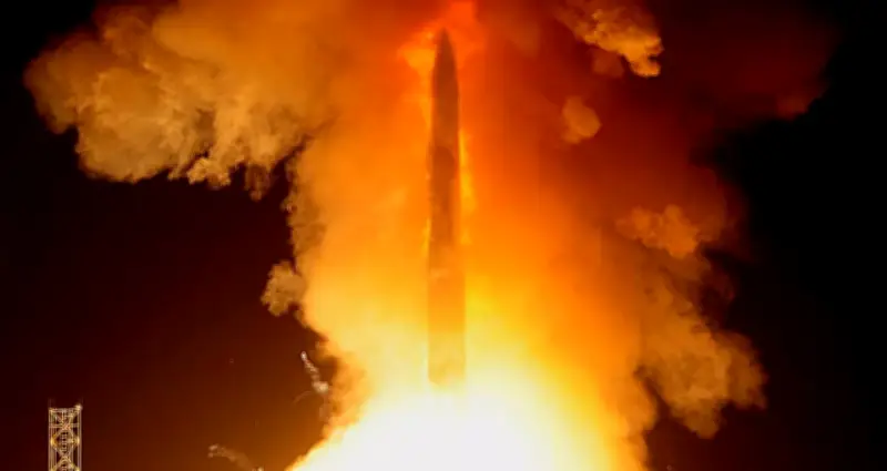 Triều Tiên ra mắt Hwasong-20, so sánh với ICBM Minuteman III của Mỹ