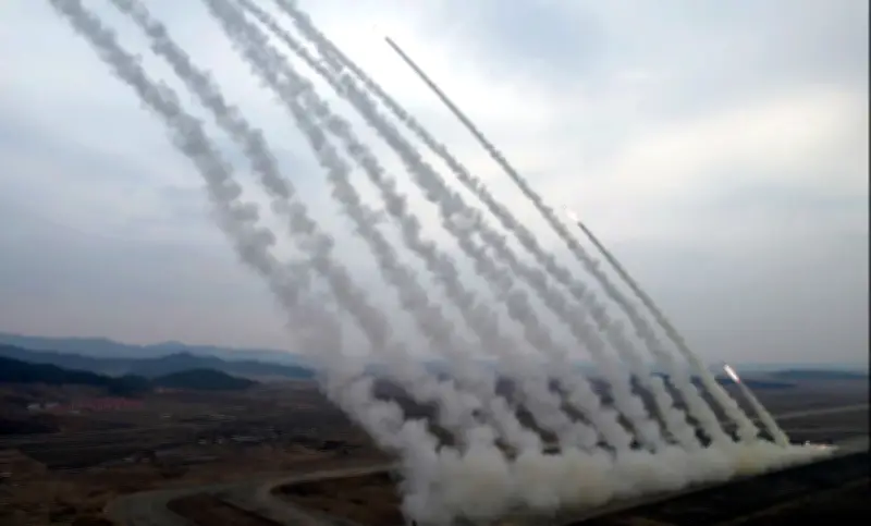 Triều Tiên tiến hành cuộc tập trận pháo phản lực chiến lược quy mô lớn