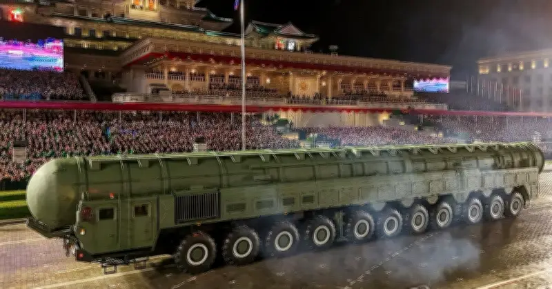 Triều Tiên trưng bày tên lửa Hwasong-20, tuyên bố là vũ khí hạt nhân mạnh nhất lịch sử