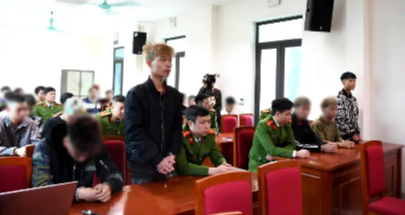 Triệu tập nhóm đối tượng dùng dao chém lìa cánh tay người đi đường