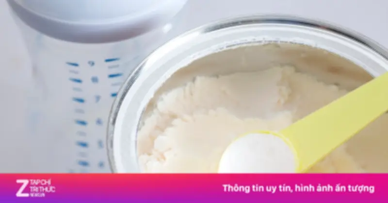 Tráng bình sữa bằng nước sôi: Liệu có đủ an toàn cho hệ tiêu hóa của trẻ nhỏ?