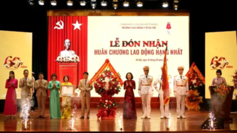 Trường Cao đẳng Y tế Hà Nội đón nhận Huân chương Lao động hạng Nhất sau 60 năm phát triển