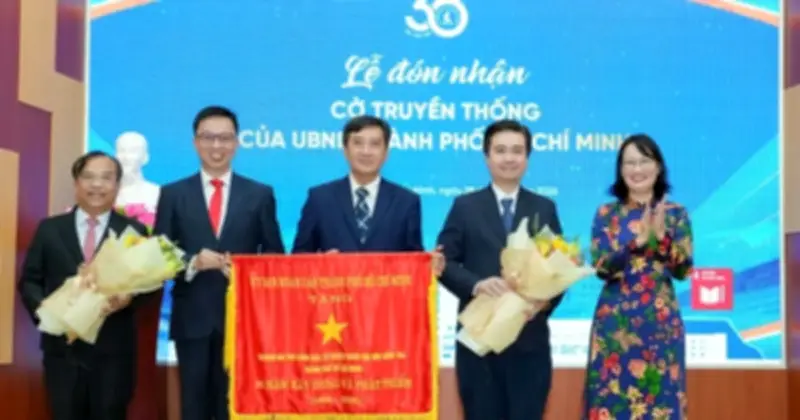 Trường ĐH Khoa học Tự nhiên TP.HCM đón nhận Cờ truyền thống, kỷ niệm 85 năm lịch sử