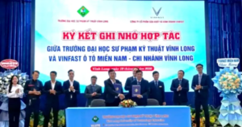Trường ĐH Sư phạm Kỹ thuật Vĩnh Long nhận thiết bị đào tạo ô tô điện từ VinFast